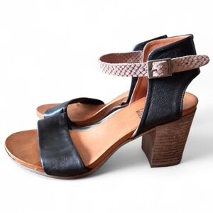 Miz Mooz Women's Feminine Leather Sandals Shoes Size EU 39